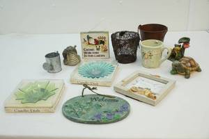 lot 12 image: Garden inspired dcor