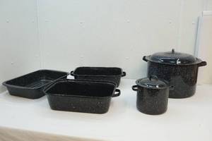 lot 13 image: Cookware