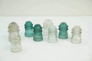 lot 15 image: Insulator caps