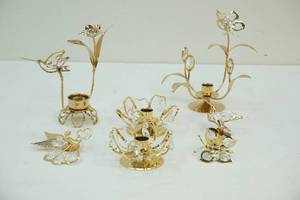 lot 33 image: Candle holders and dcor