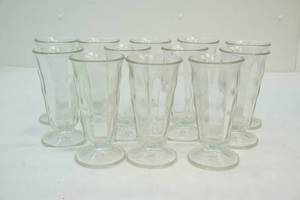 lot 34 image: Glassware
