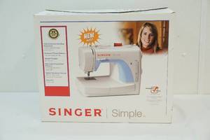 lot 44 image: Sewing machine
