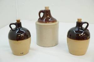 lot 50 image: Vintage jugs