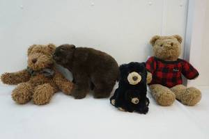 lot 65 image: Teddy bears