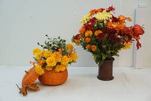 lot 69 image: Flower dcor