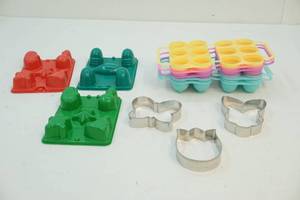 lot 71 image: Jell-O molds