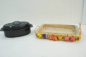lot 78 image: Cookware
