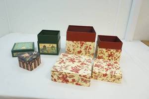 lot 86 image: Gift boxes