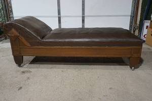 lot 198 image: vintage fainting bed
