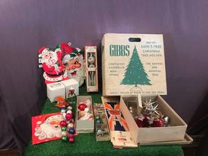 lot 51 image: Vintage Holiday Items