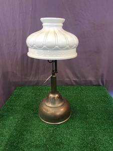 lot 58 image: Antique Kerosene Lamp