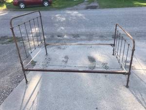 lot 66 image: Antique Bed Frame