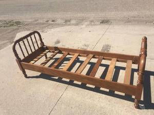 lot 75 image: Vintage Refinished Bed Frame