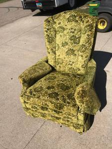 lot 83 image: Green Chair - Rocks & Swivels