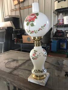 lot 86 image: Lamp