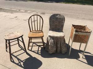 lot 89 image: Vintage Furniture Lot