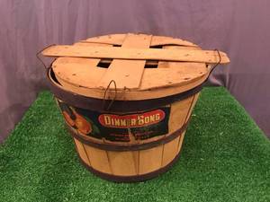 lot 94 image: Vintage Fruit Crate with Cover