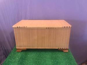 lot 6 image: Chest