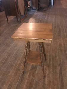 lot 7 image: Parlor Table
