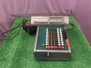 lot 18 image: Vintage Adding Machine