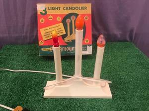 lot 20 image: Vintage 3 Light Candolier Holiday Decor