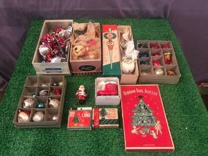 lot 21 image: Vintage Holiday Items