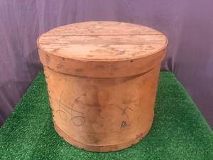 lot 23 image: Vintage Round Wood Shipping Container
