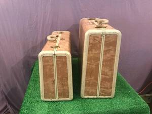 lot 34 image: Set of Samsonite Luggage