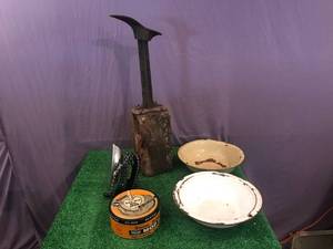 lot 44 image: Vintage Items