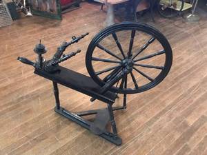 lot 46 image: Antique Spinning Wheel