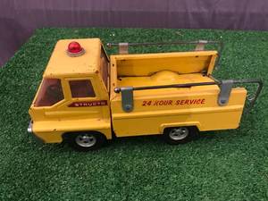 lot 162 image: Vintage Structo Truck