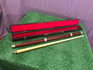 lot 164 image: Pool Cue