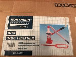 lot 181 image: Mini Tire Changer