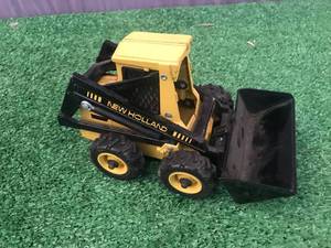 lot 186 image: New Holland Skid Steer Toy