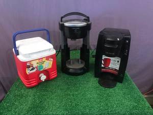 lot 199 image: Automatic Jar Opener, Single Cup Brewing System & Igloo Beverage Cube Cooler