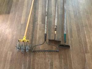 lot 249 image: Yard Tools