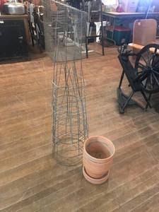 lot 265 image: Tomato Cages & Flower Pots