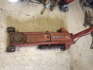 lot 323 image: Snap-On 4 Ton Jack