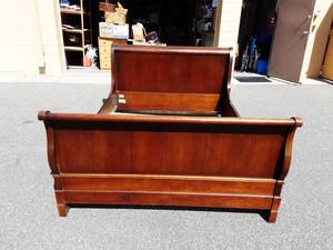 Sleigh Bed Queen Size