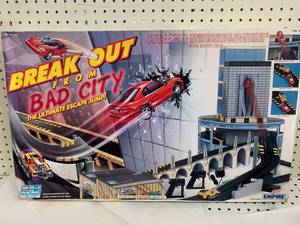 Breakout From Bad City Slot Car Racing Set Appears to be New