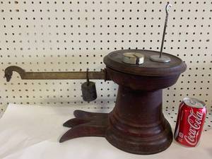 Vintage 1900�s Antique Howe�s Crows Feet Cast Iron Scale