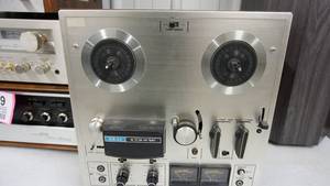 lot 13 image: AKAI -8 Track Stereophonic Receiver---Model # 1722W