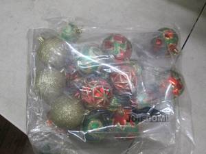 Pack of green, red and gold Christm...