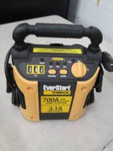 everstart max 700a peak battery jum...