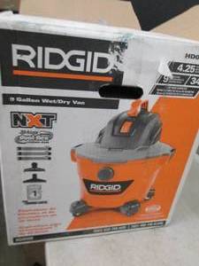 rigid 9 gallon wetdry vac powers o...