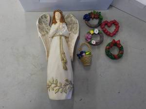 2 Sets of Angels and 5 Wreaths - an...