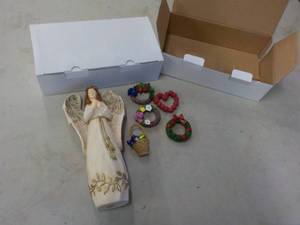 2 Sets of Angels and 5 Wreaths - an...