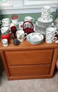 lot 61 image: Wooden (2) drawer Night Stand with ...