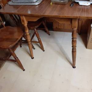 lot 105 image: Perfectly Sized dual side Drop Leaf...