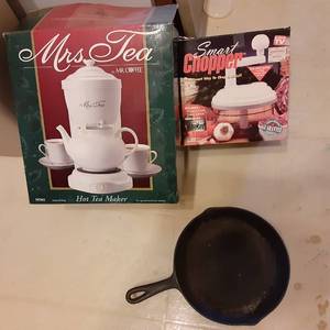 lot 106 image: Awesome Vintage Kitchenware includi...